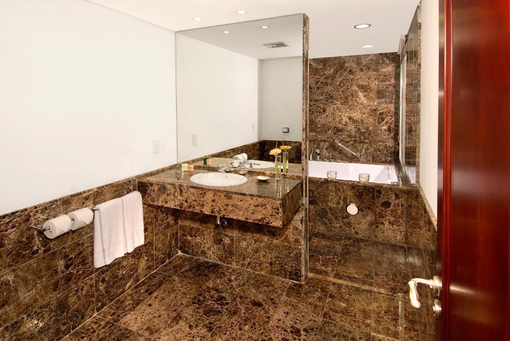 Quarto Duplo Executivo com Banheira de Hidromassagem